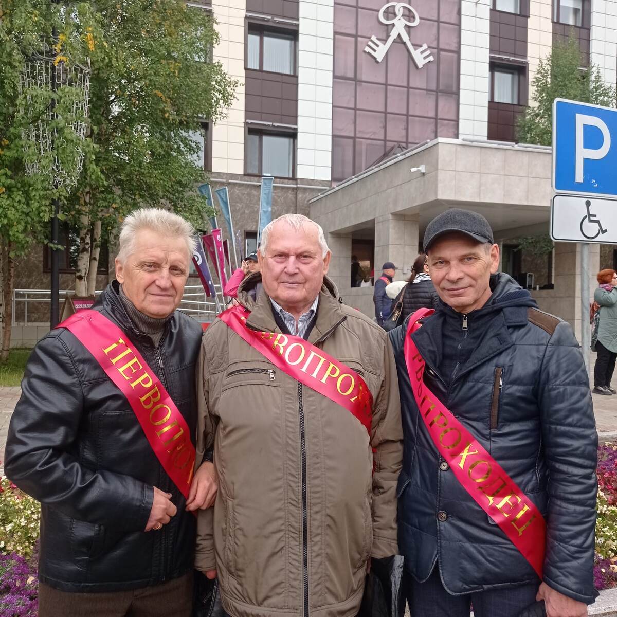 2024 год. Евгений Новиков, Владимир Казин и Александр Кулаков вспомнили, как вместе строили первые дороги в Муравленко