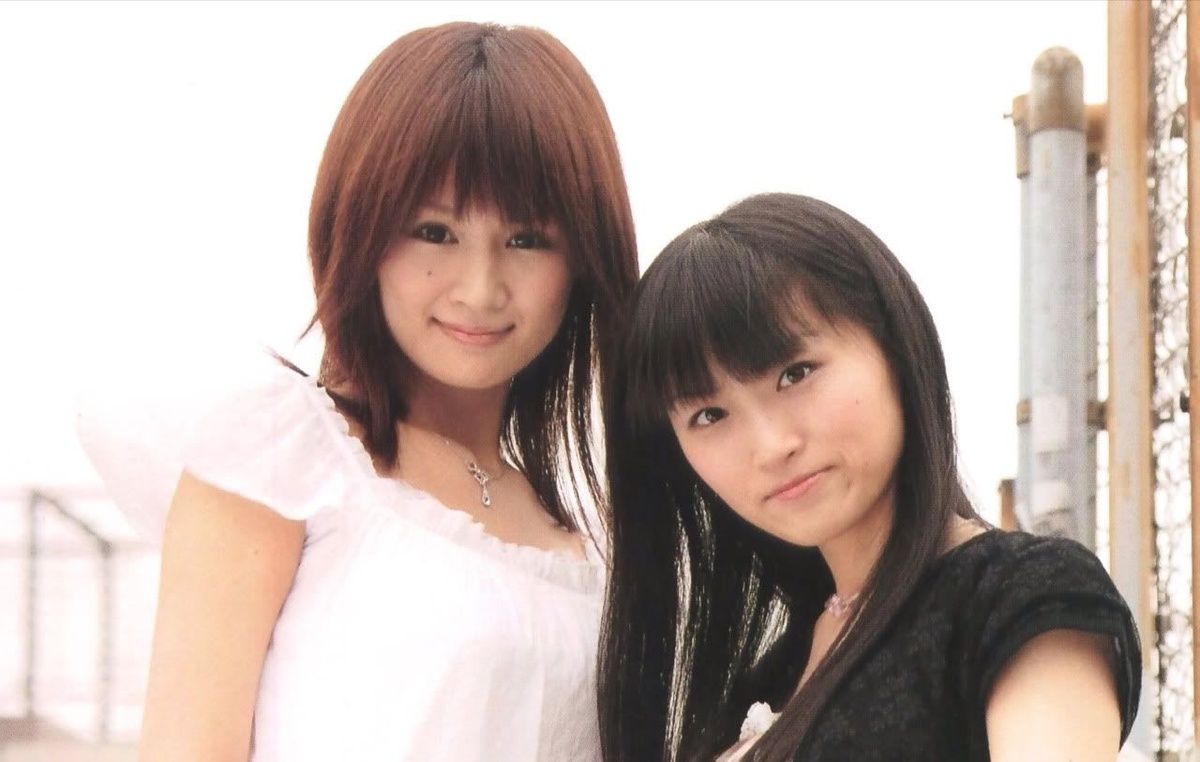 Саки Фуджита (справа) с лучшей подругой.