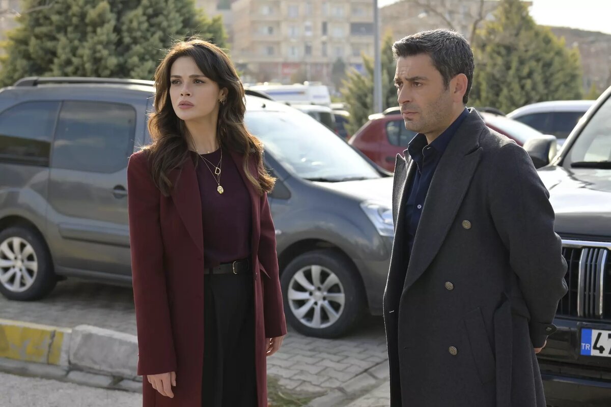 кадр из сериала "Далекий город"