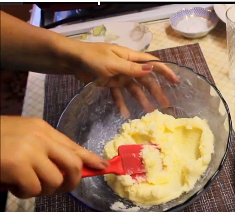 Добавить соду, муку 