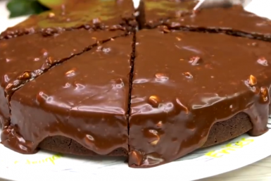 Этот торт "Сникерс" готовится 20 минут. Звание непревзойденной хозяйки у вас в кармане  📷
