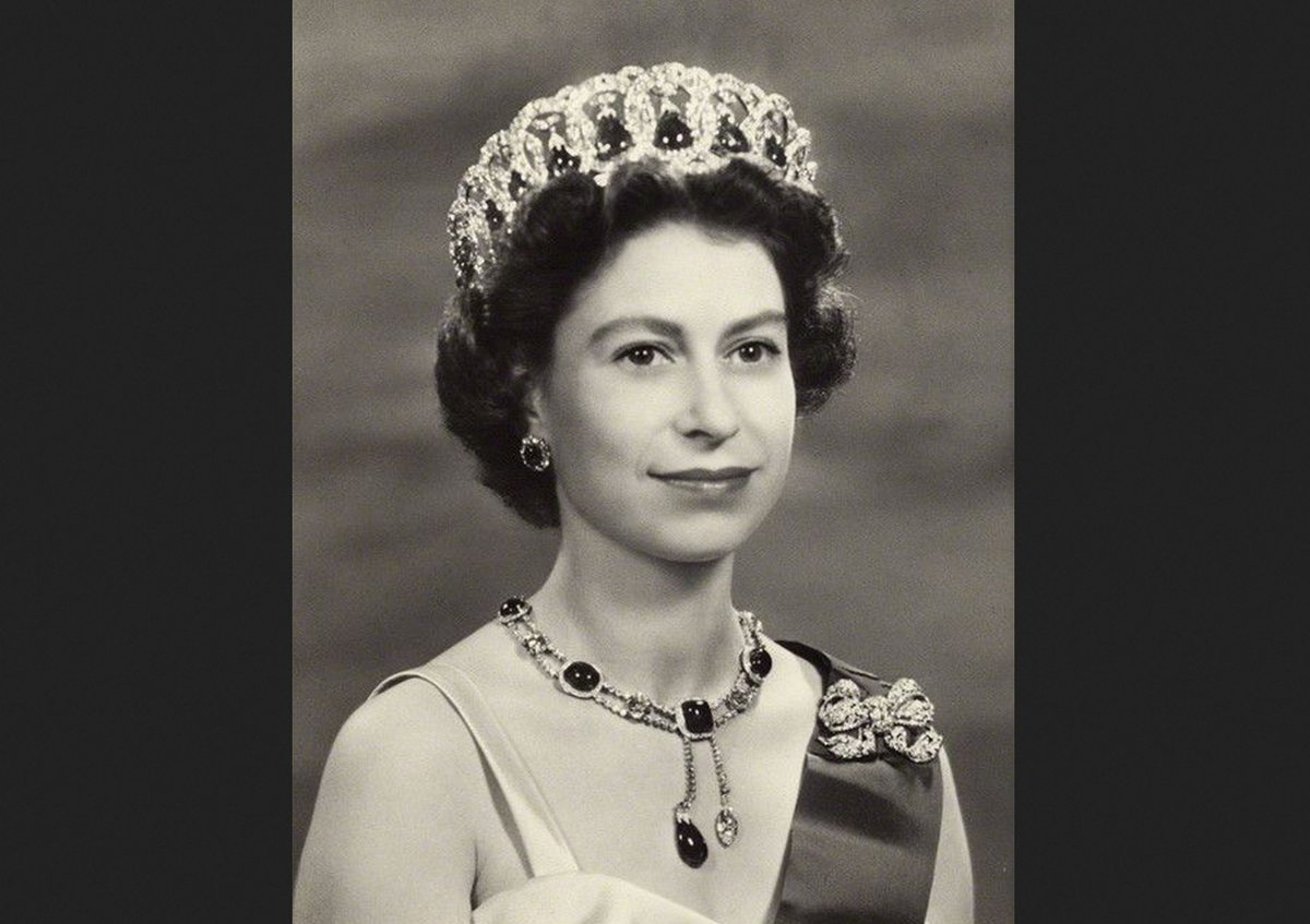 Королева Елизавета II во Владимирской тиаре, 1957 г.