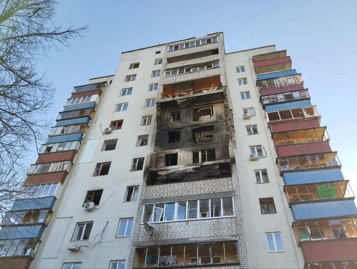    Последствия атаки ВСУ в Курске в ночь на 15 апреля, Веспремская улица. Фото: правительство Курской области