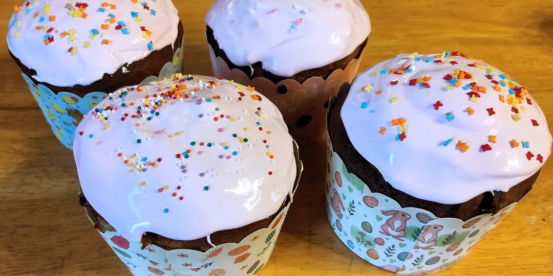 простой и очень вкусный кулич.