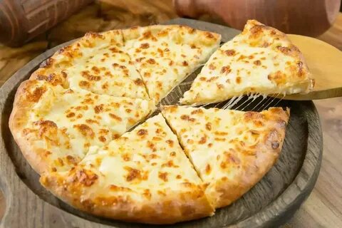 Вид у него простецкий, но хачапури по-имеретински на мационе (кисломолочном) настоящий грузинский.