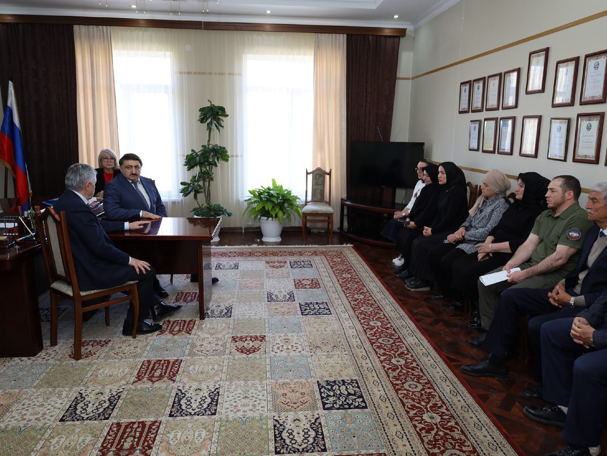 Джамаладин Гасанов проводит встречу с родственниками участников СВО