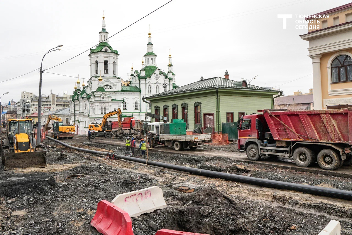 Дорожные работы на улице Ленина. Отремонтированное пространство будет отличаться более широкой пешеходной зоной с устройством велодорожек и озеленением || Фото Екатерины ХРИСТОЗОВОЙ