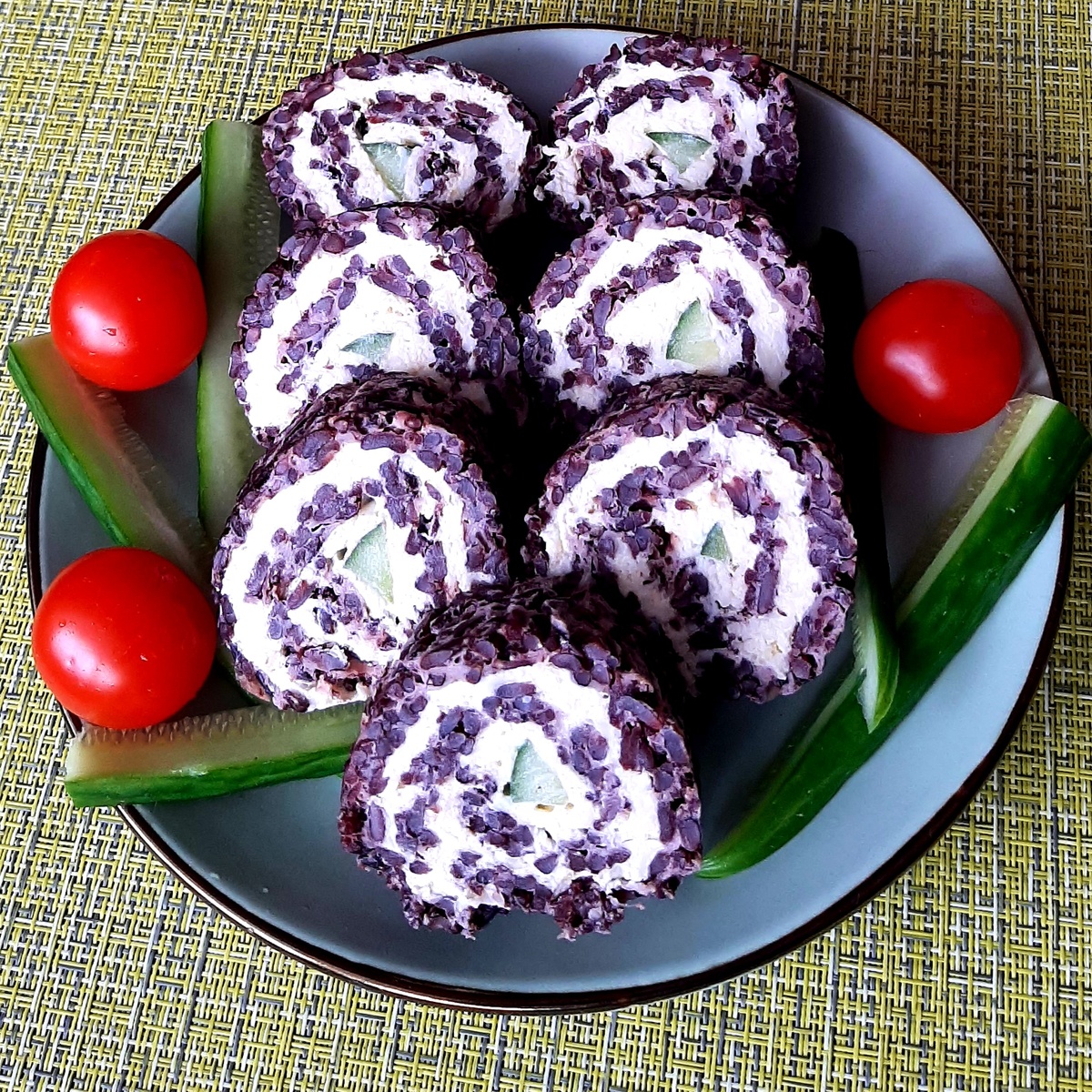 Рулет из чёрного риса 