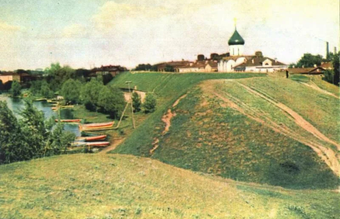 Охранной зоны возле средневековых валов Переславля Залесского теперь нет( фото из сети