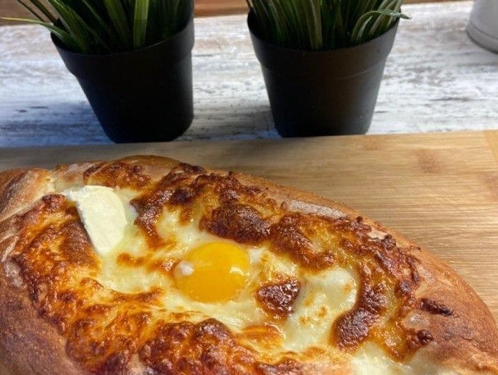 ХАЧАПУРИ ПО-АДЖАРСКИ: лодочка с солнцем внутри.