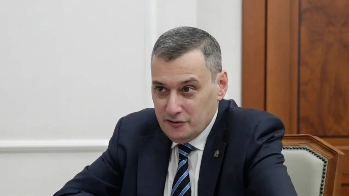    Временно исполняющий обязанности губернатора Курской области Александр Хинштейн.