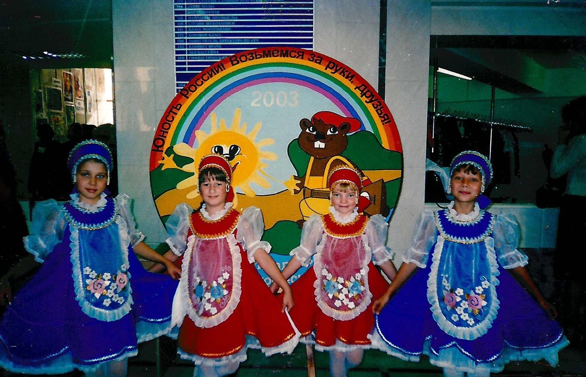 Вокально-эстрадный ансамбль "Родные напевы" под руководством преподавателя музыкальной школы Щекалевой Татьяны Адольфовны с песней "Моя Россия.