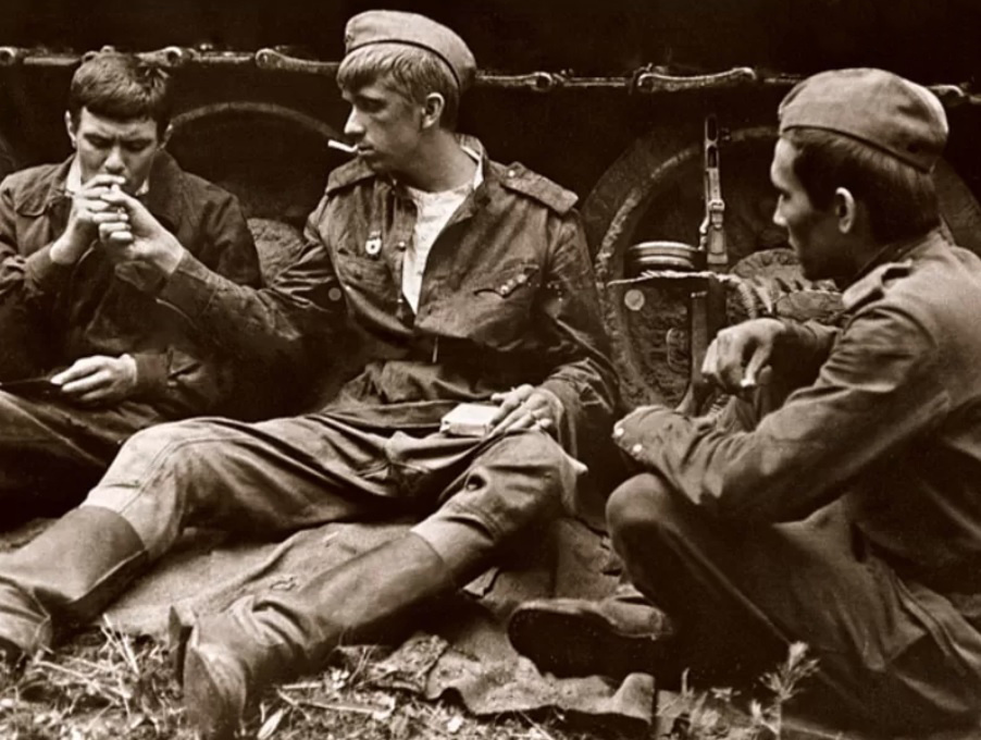 Евгений Стеблов с Никитой Михалковым в фильме «Перекличка», 1966
