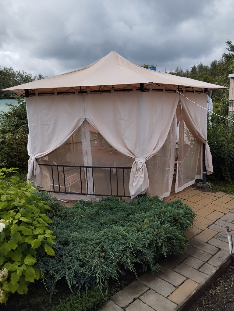 Сшила шатер для беседки на дачу родственникам.