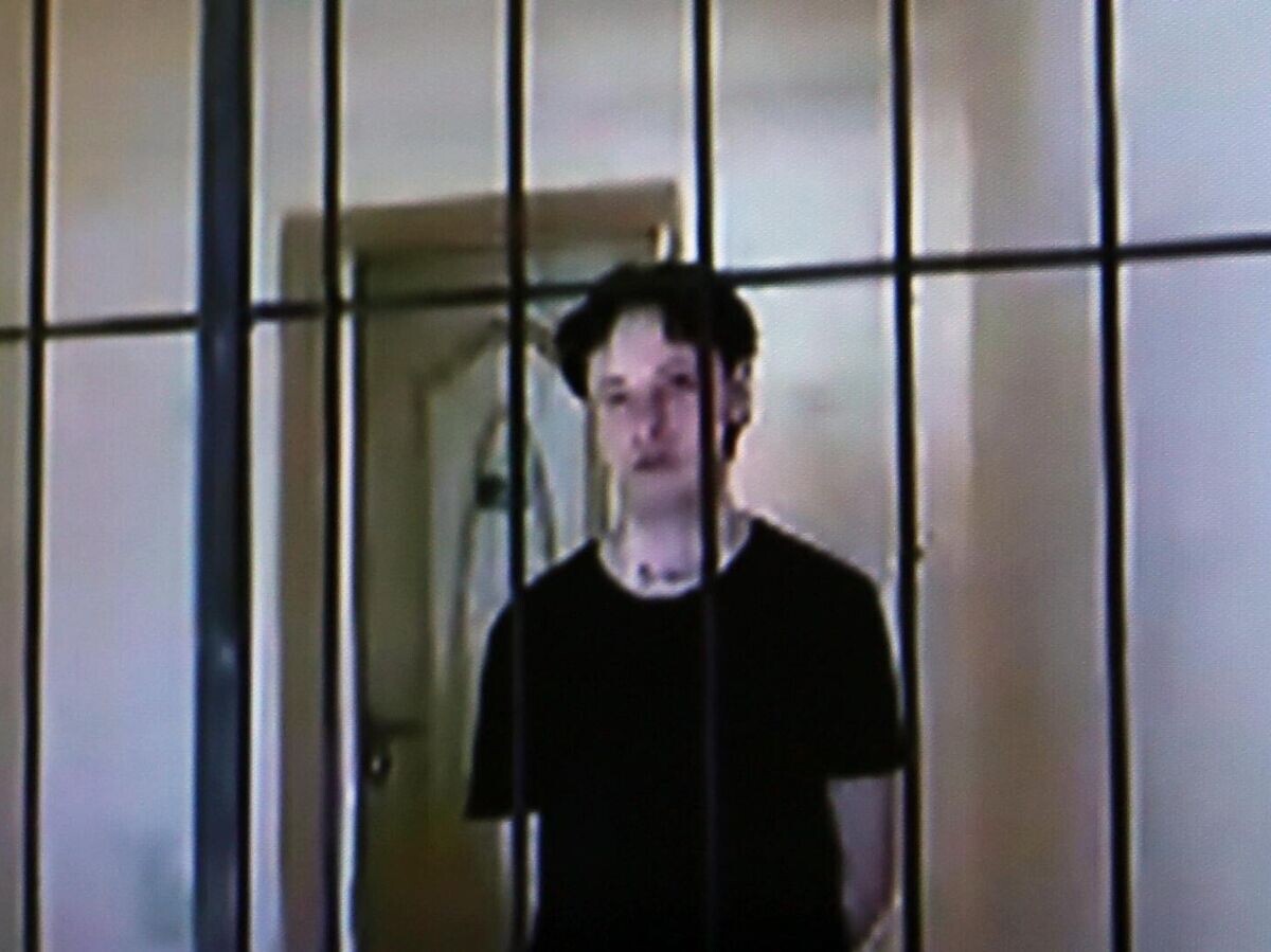    Певец Эдуард Шарлот на заседании суда в Нижнем Новгороде в режиме видеотрансляции© РИА Новости / Анастасия Макарычева