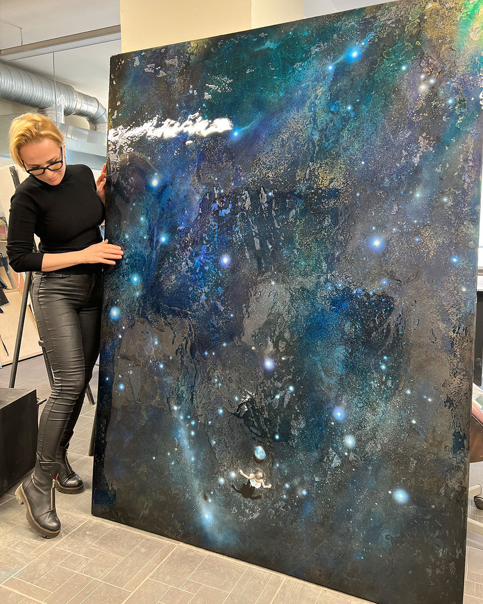 Ксения Елисеева и большая космическая картина