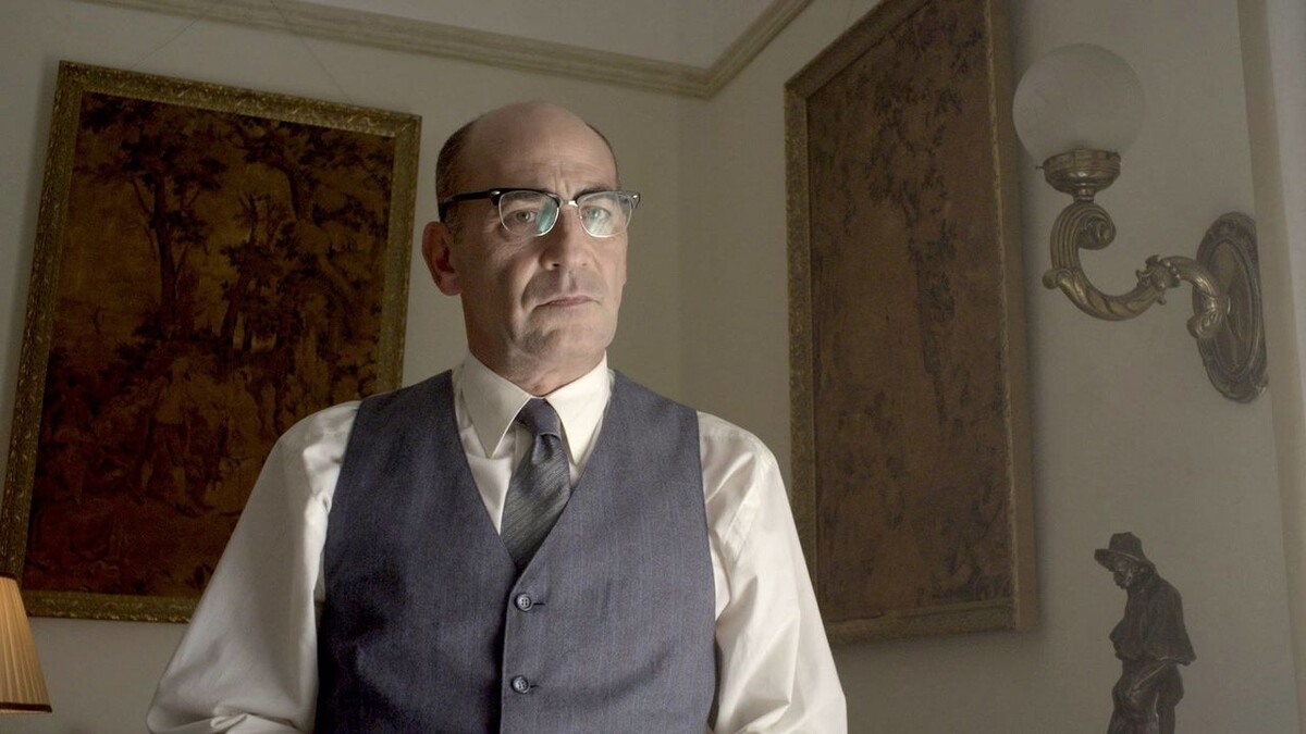 Кадр из фильм "Посол в Берн"