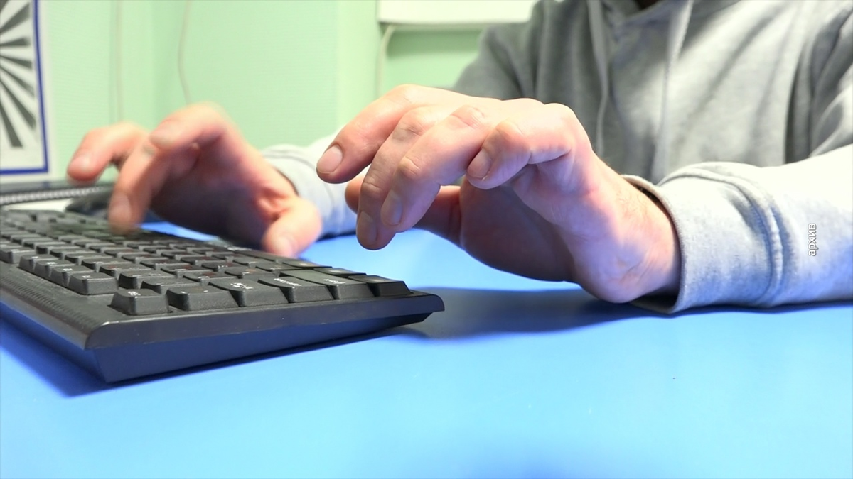 Мошенники не только пытаются запугивать жертву. Сейчас они используют доброту, примеряя роли бывших знакомых 