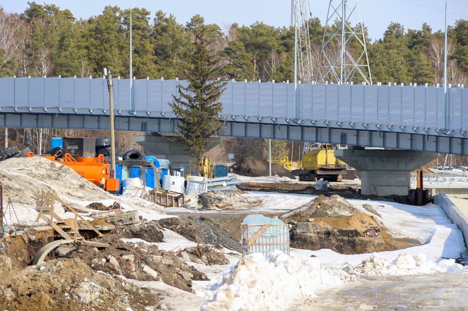    Строительная площадка транспортной развязки на Змеиногорском тракте . Источник: Виталий Барабаш/"Толк"