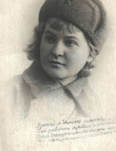 "Запомни, товарищ, это лицо! И отомсти!"