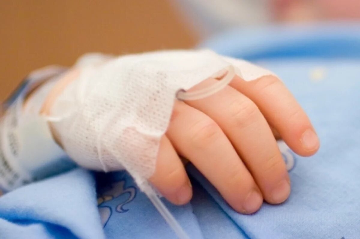    Малышку, глотнувшую бытовой химии в Осетии, отправили на лечение в Москву