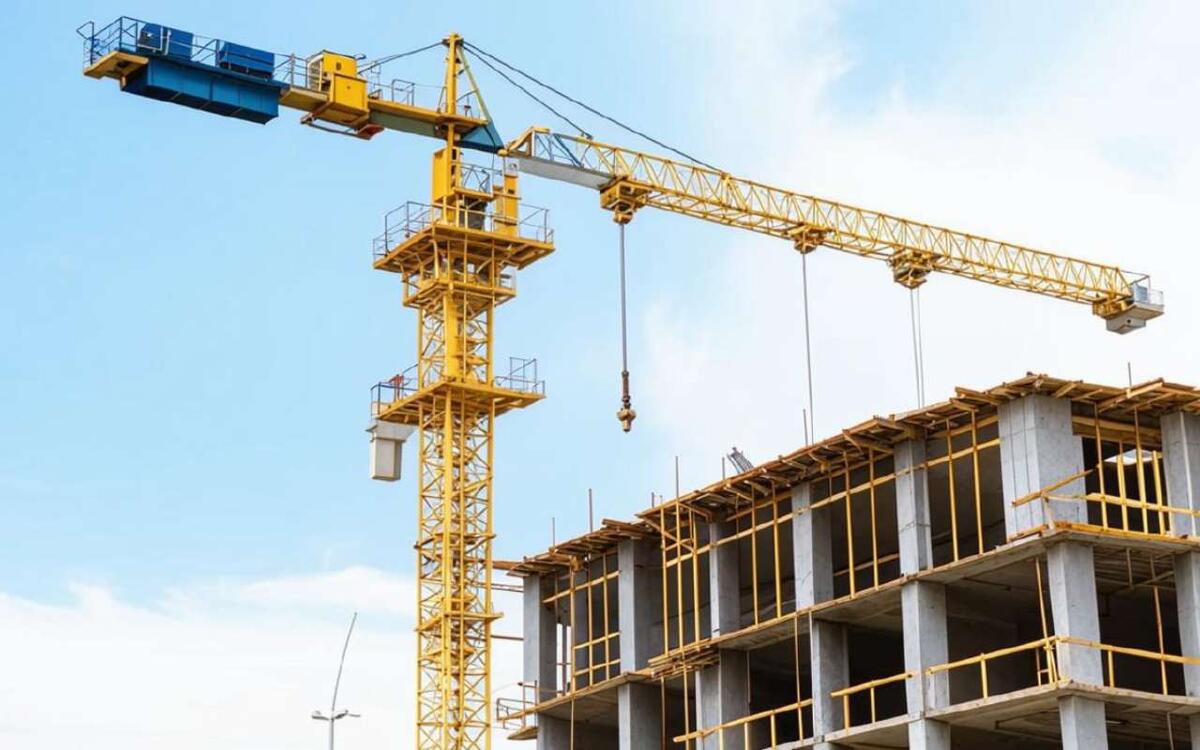    Игра стоит свеч: эксперты о соотношении рисков и возможностей девелоперов на Донбассе Иллюстрация: нейросеть «Кандинский»