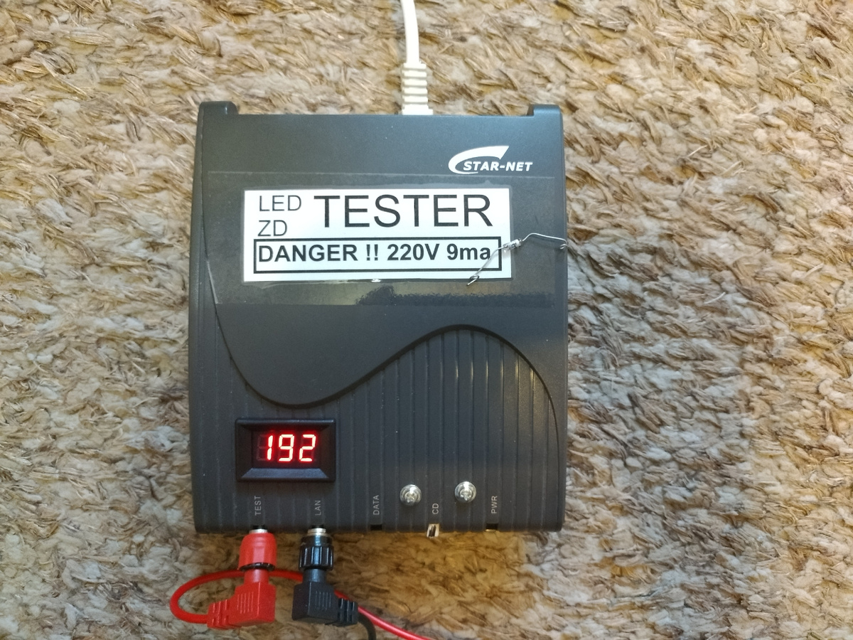 Внешний вид готового и работающего тестера, так сказать в холостом режиме.