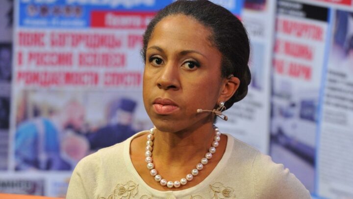    Елена Ханга
