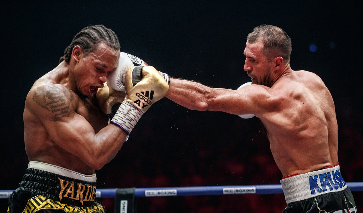 Сергей Ковалев против Энтони Ярда.