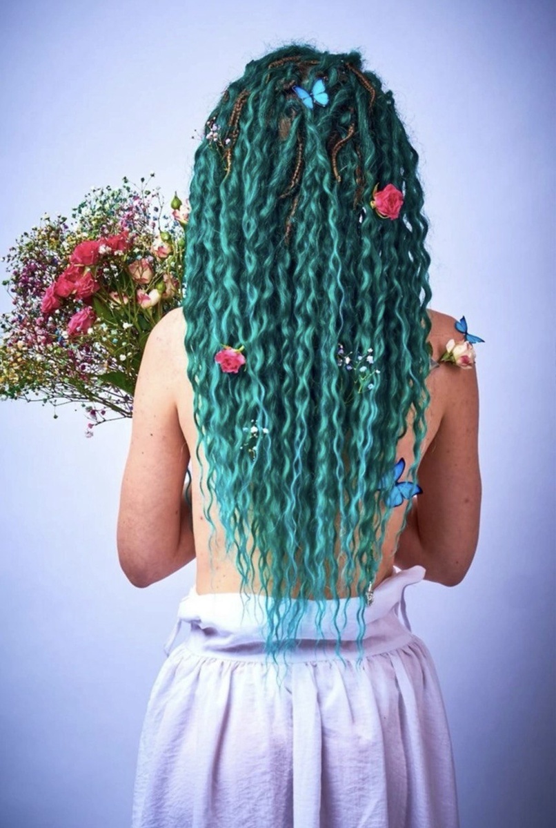 На фото преподаватель программы "Мастер по безопасным дредам"