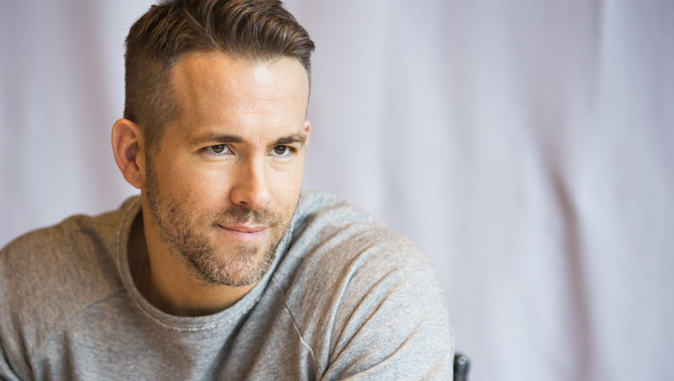 один из самых высокооплачиваемых и востребованных актеров, сценарист и продюсер  Райан Рейнольдс