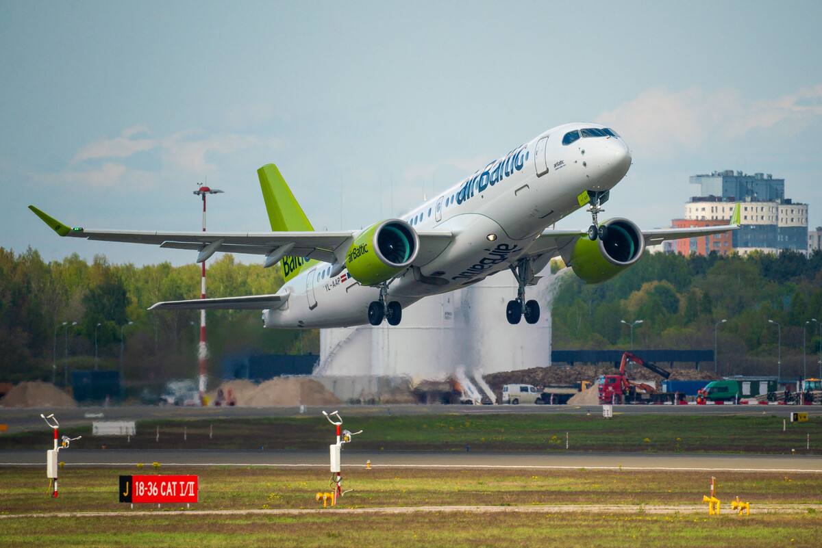 Самолет латвийской авиакомпании airBaltic © Sputnik