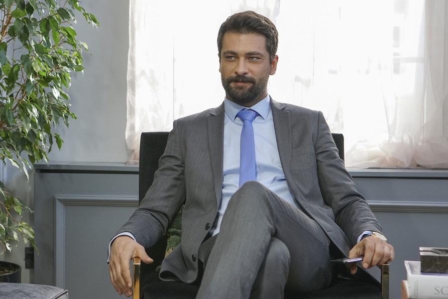 кадр из сериала "Запретный плод"