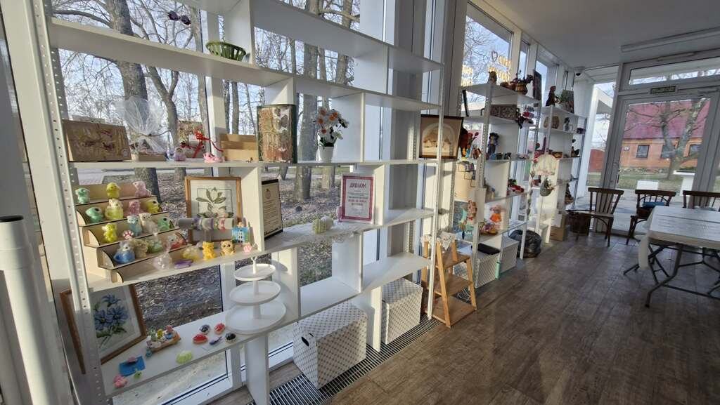 Выставка изделий мастериц клуба