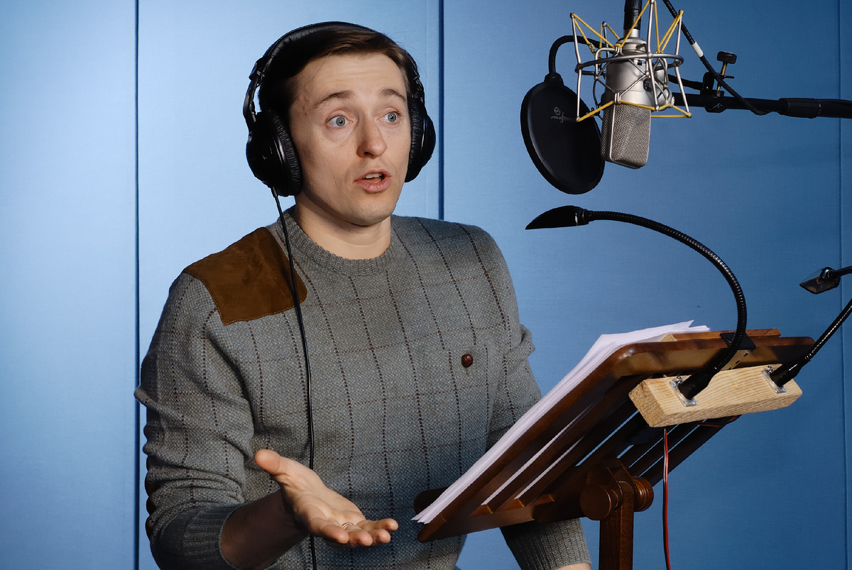 Сергей Безруков на озвучке фильма. Фото из открытых источников 