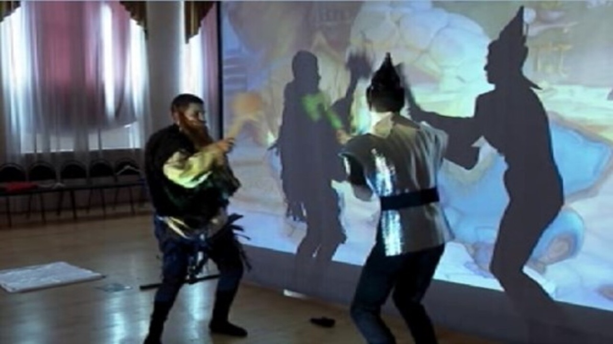    В Дмитриеве Курской области уже 11 лет работает пластический театр теней