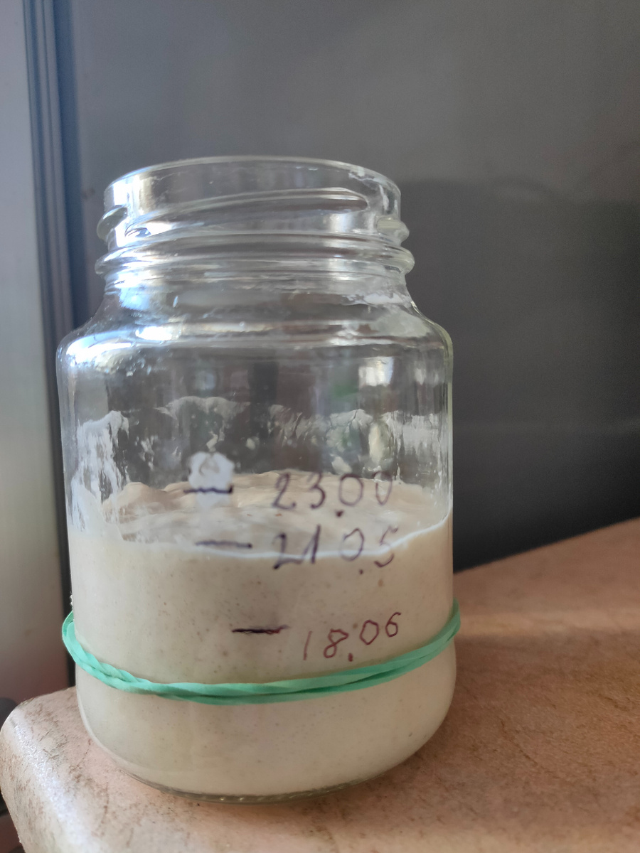 Фото автора. Пшеничная закваска на пике.