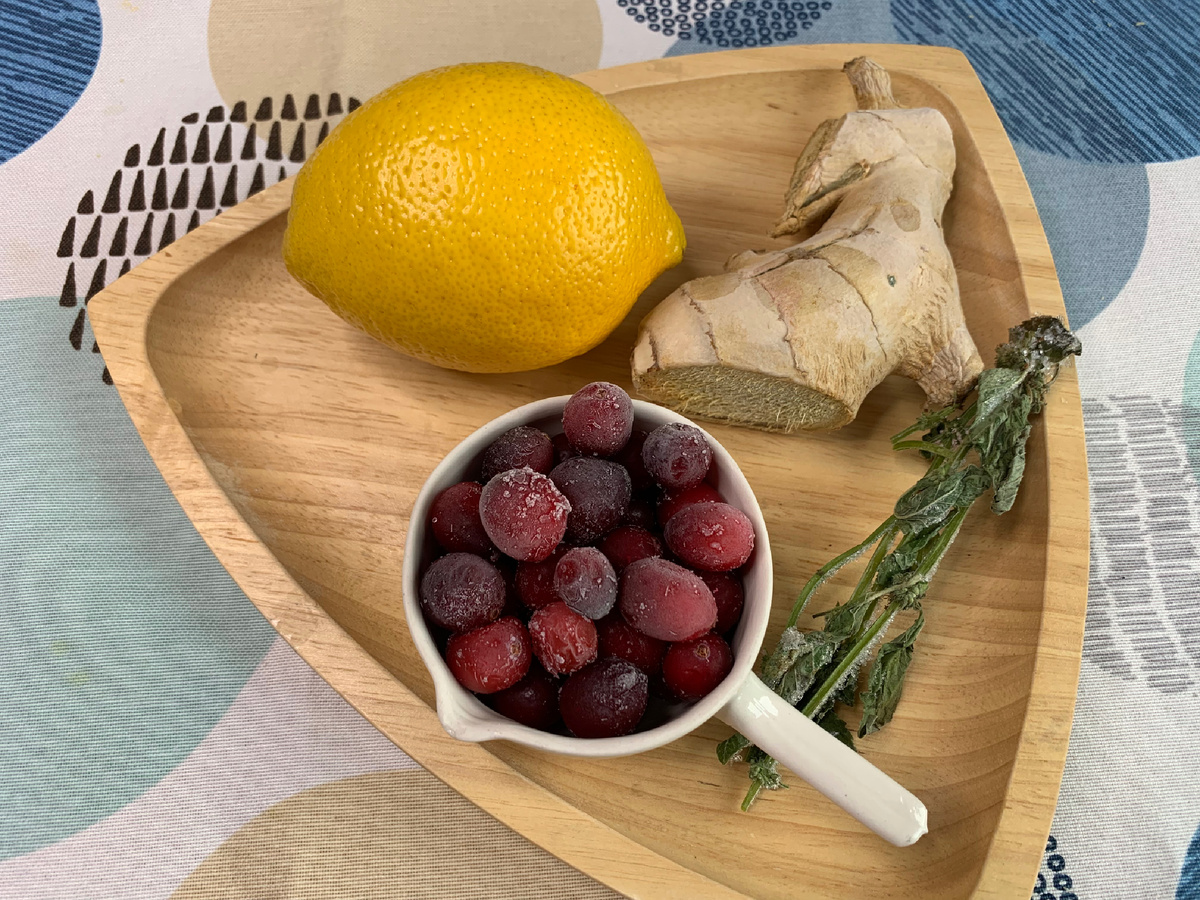 Клюква, лимон, имбирь, мята