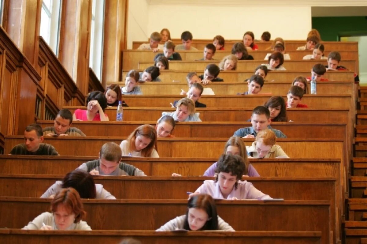    Смолин не поддержал идею лишать дипломов неработающих по специальности