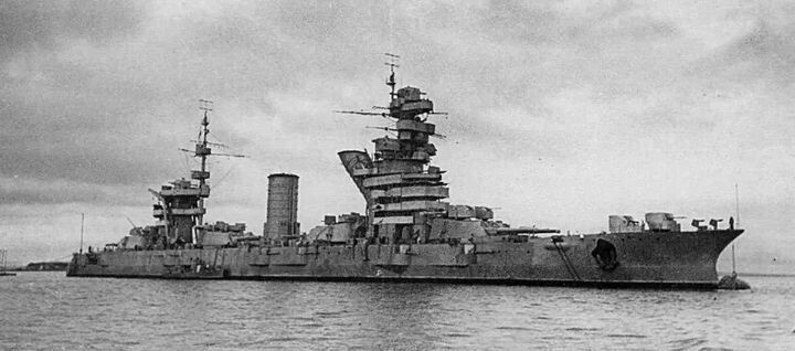 Линкор "Севастополь". Как и все другие именные корабли, здесь просто для того, чтобы вы понимали, как примерно выглядит корабль указанной классификации