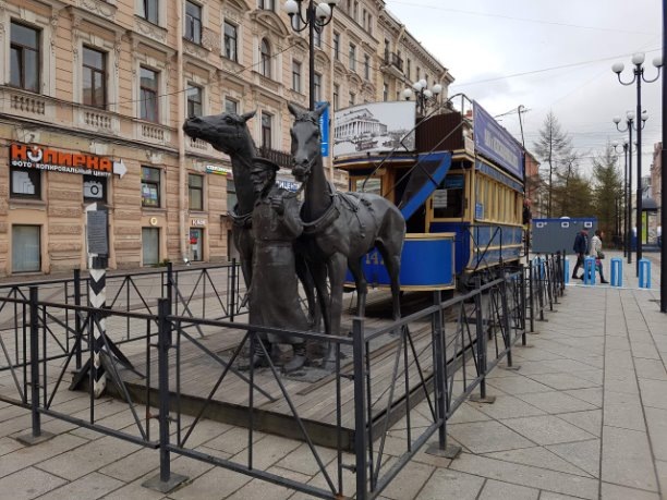 Памятник конке на Васильевском острове