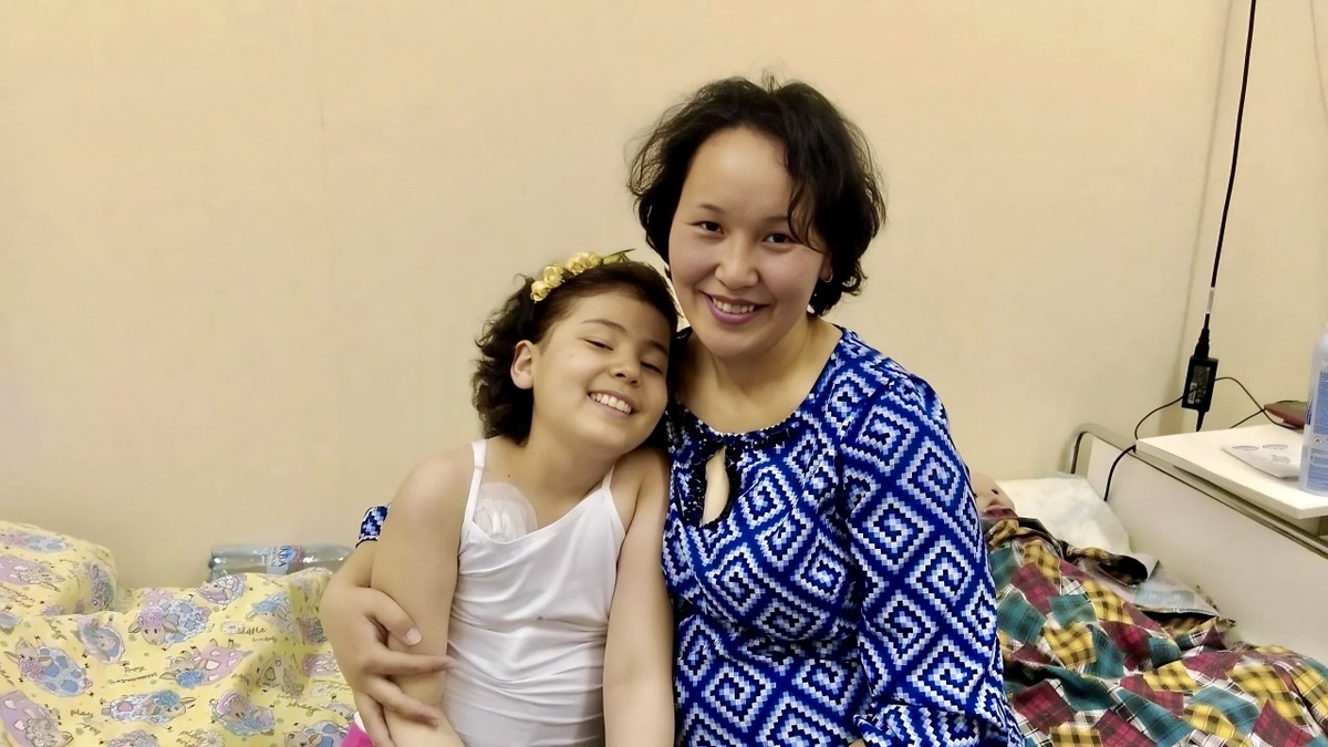    Люда Иванова с мамой. Фото: фонд «Добрый дом»