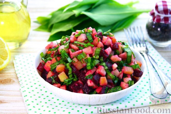 свекла, яблоко, картофель, черемша, масло подсолнечное, сок лимона, соль, перец чёрный молотый