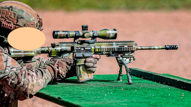 Сотрудник ЦСН ФСБ с винтовкой HK MR308. Сошки в наличии (фото: KONSTANTIN LAZAREV)