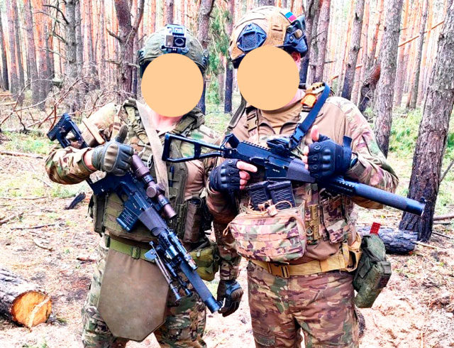 39. Пара спецов с оружием под патроны 9х39 мм. Слева: ВССМ «Винторез». Справа: АСМ «Вал» (фото из открытых источников)