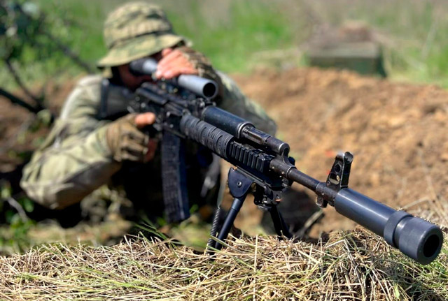 3. Боец с АК-74М в тюне (фото из открытых источников)