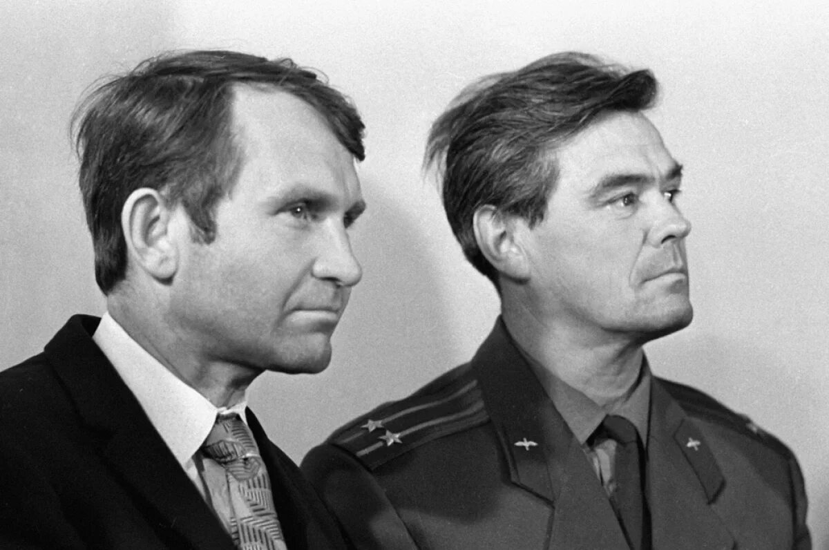    Борт-инженер Олег Макаров и командир космического корабля «Союз»