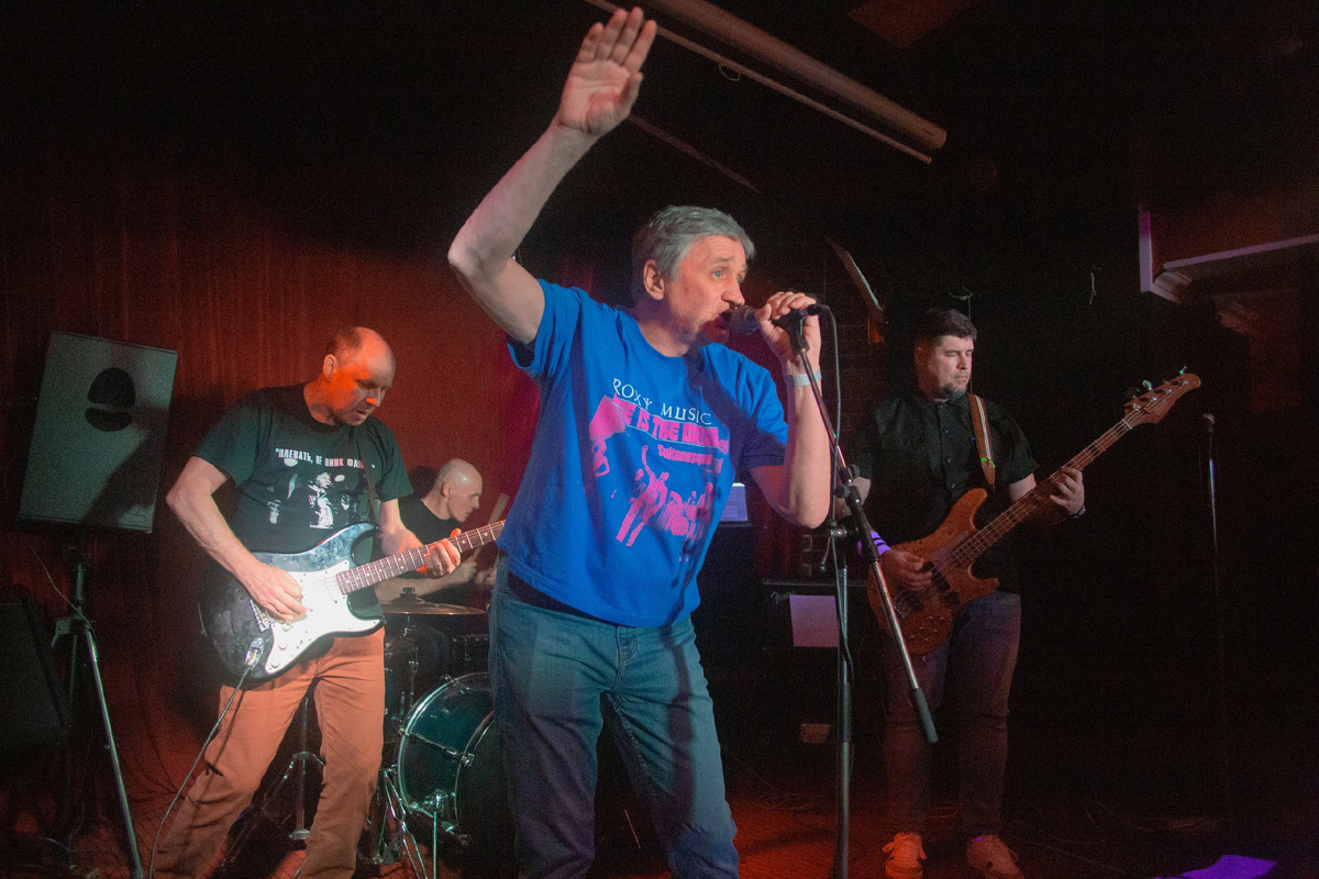 БАНДА ЧЕТЫРЕХ  в "Алиби" 12.04.25. Фото из архива ВК-сообщества "МАШБЮРО"