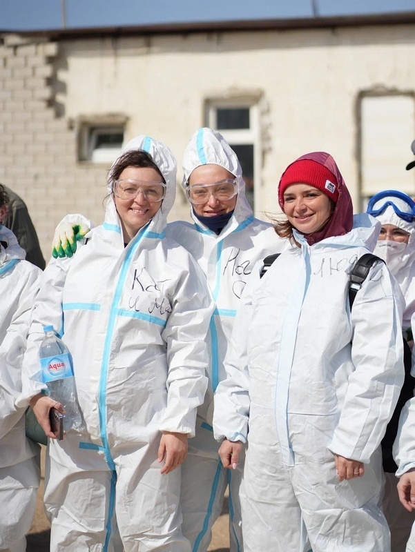 Даже полчаса в костюме, который волонтеры прозвали «Каспер», нелегко находиться, очень жарко и некомфортно.