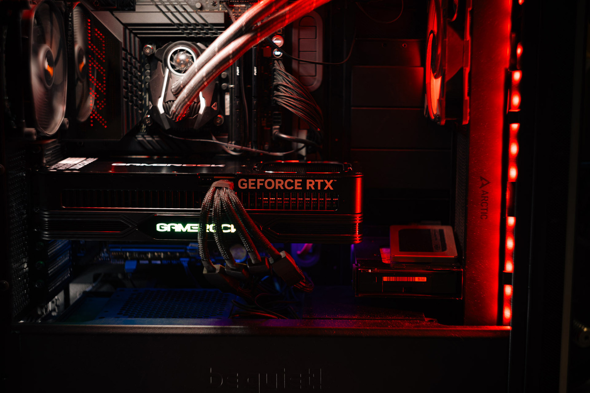 Кабели питания трудно назвать эстетичными